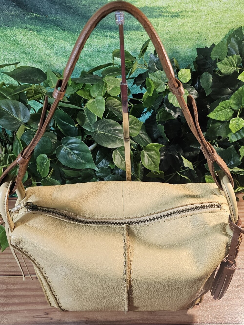 SOLDe The Sak, Los Feliz Hobo genuine leather shoulder bag soft butter yellow - Picture 4 of 14